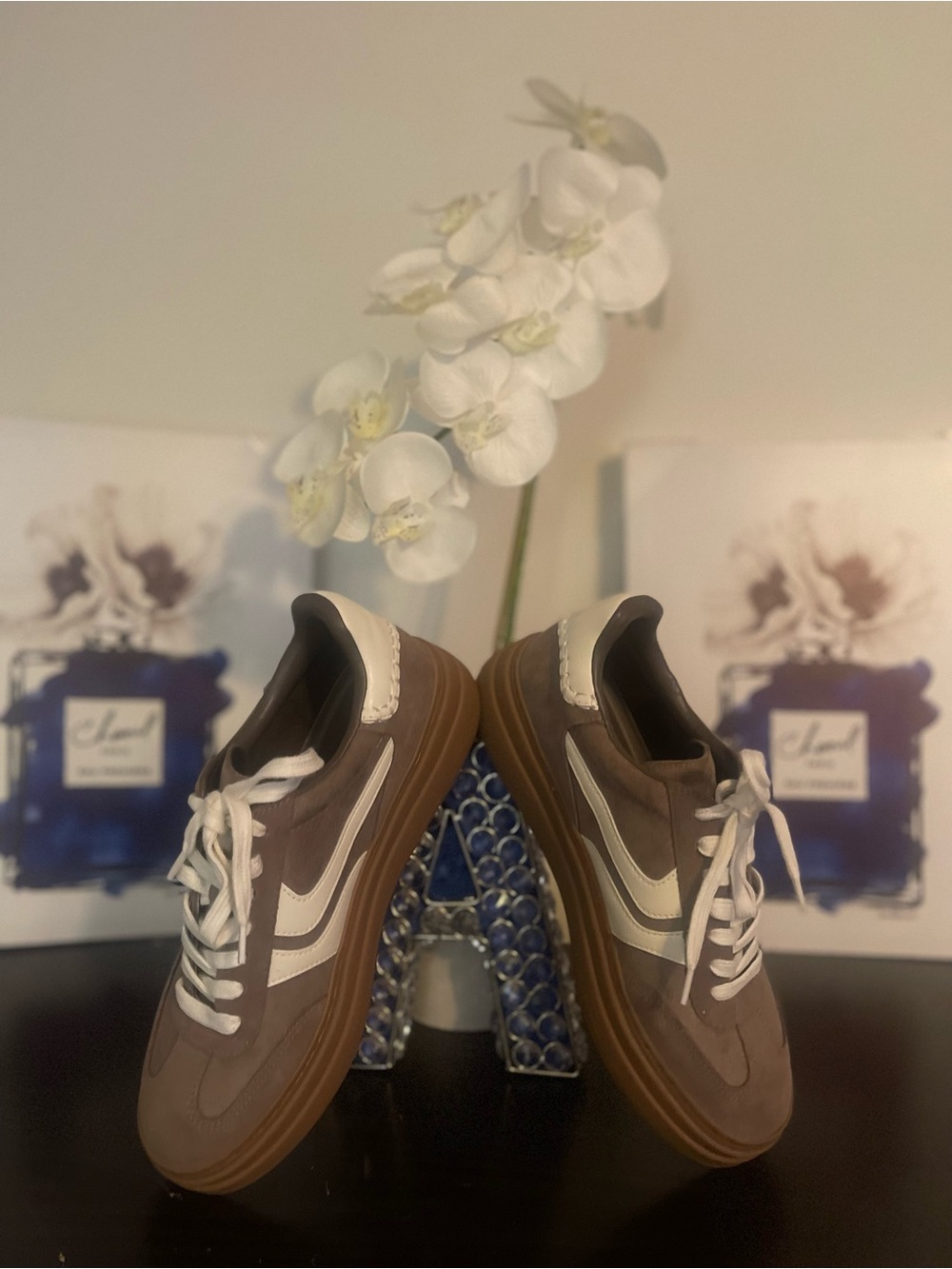 Steve Madden Taupe Leather Low-Top Sneaker with White Laces - Picture 3 of 10